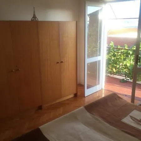 Sunny Apartment Starigrad Paklenica