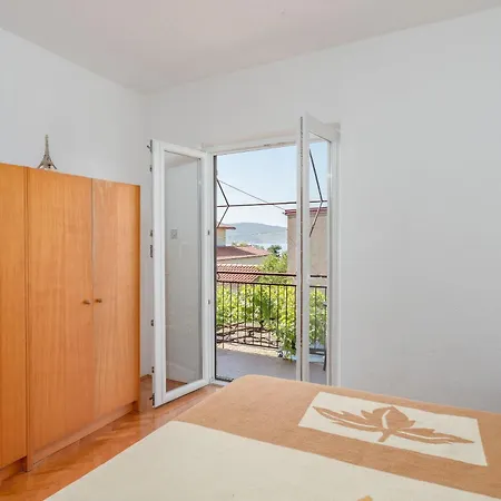 Sunny * Starigrad Paklenica