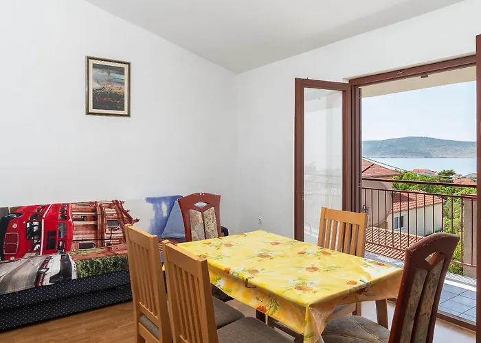 Sunny * Starigrad Paklenica