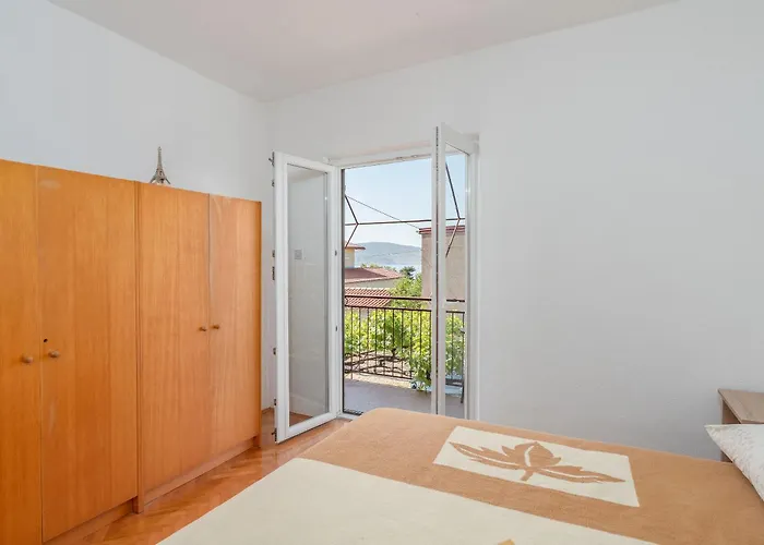 Sunny * Starigrad Paklenica